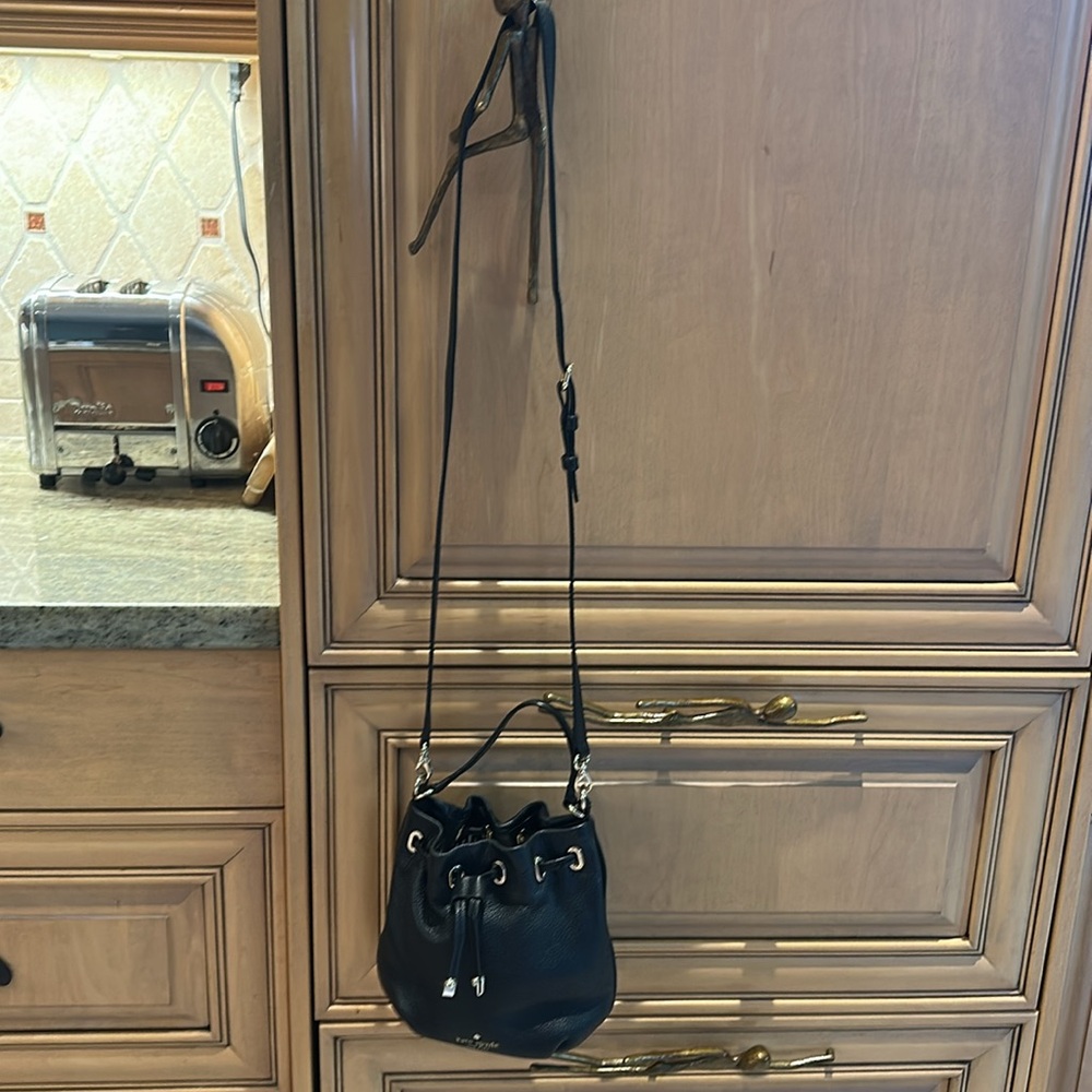 Kate Spade ♠️ New York Cobble Hill Wyatt Mini Leather Crossbody Bucket Bag - Picture 3 of 6